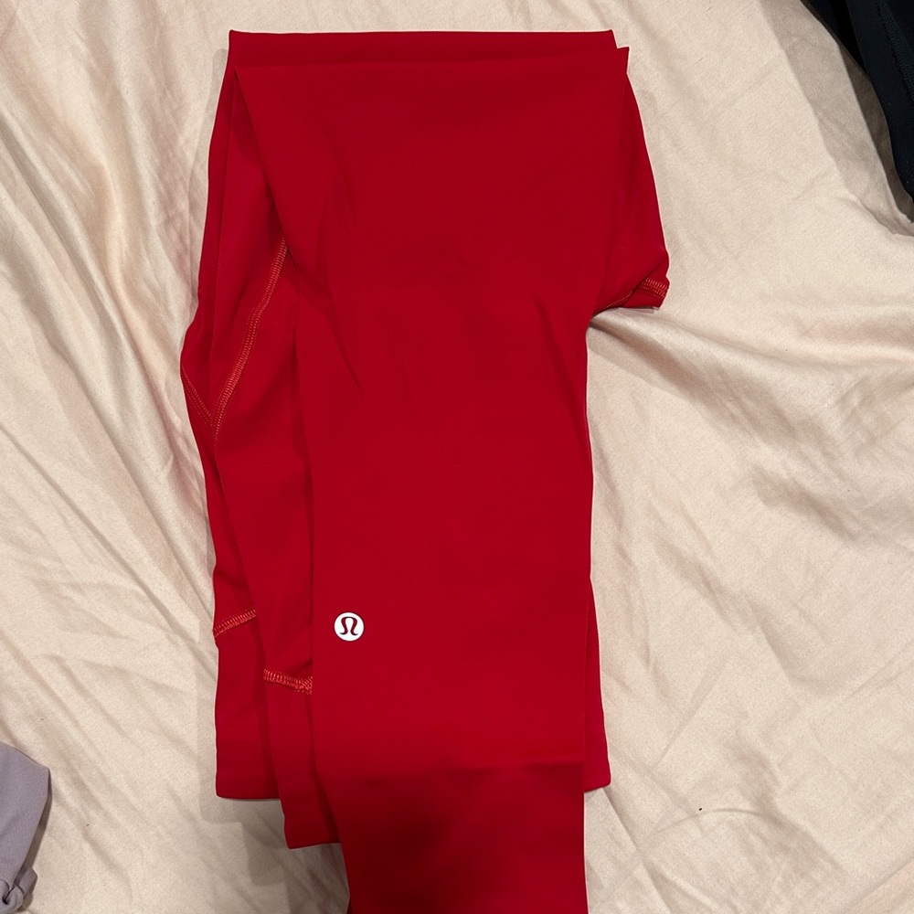 Lululemon leggings, wunder trains 25’ red